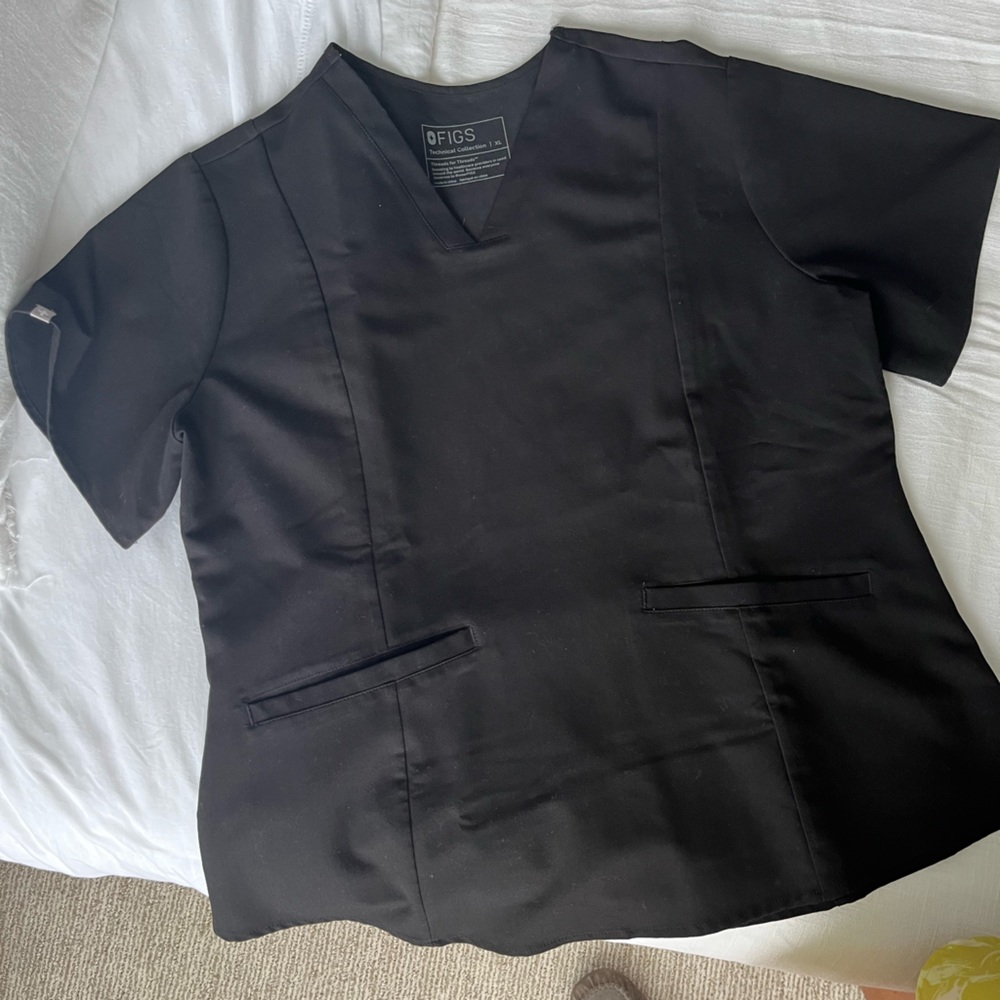 Black Figs Casma Scrub Top